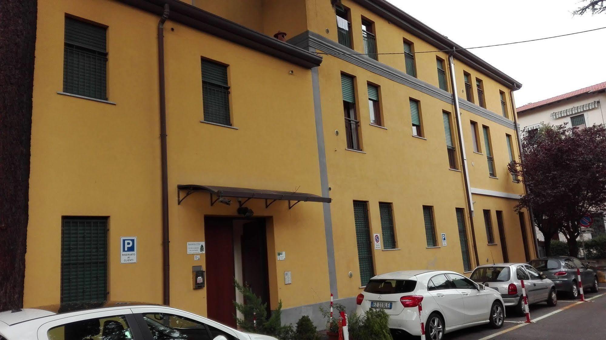 Residence Il Pino Σαρόνο Εξωτερικό φωτογραφία