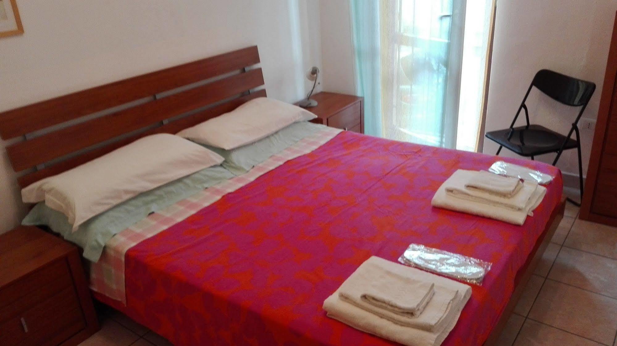 Residence Il Pino Σαρόνο Εξωτερικό φωτογραφία