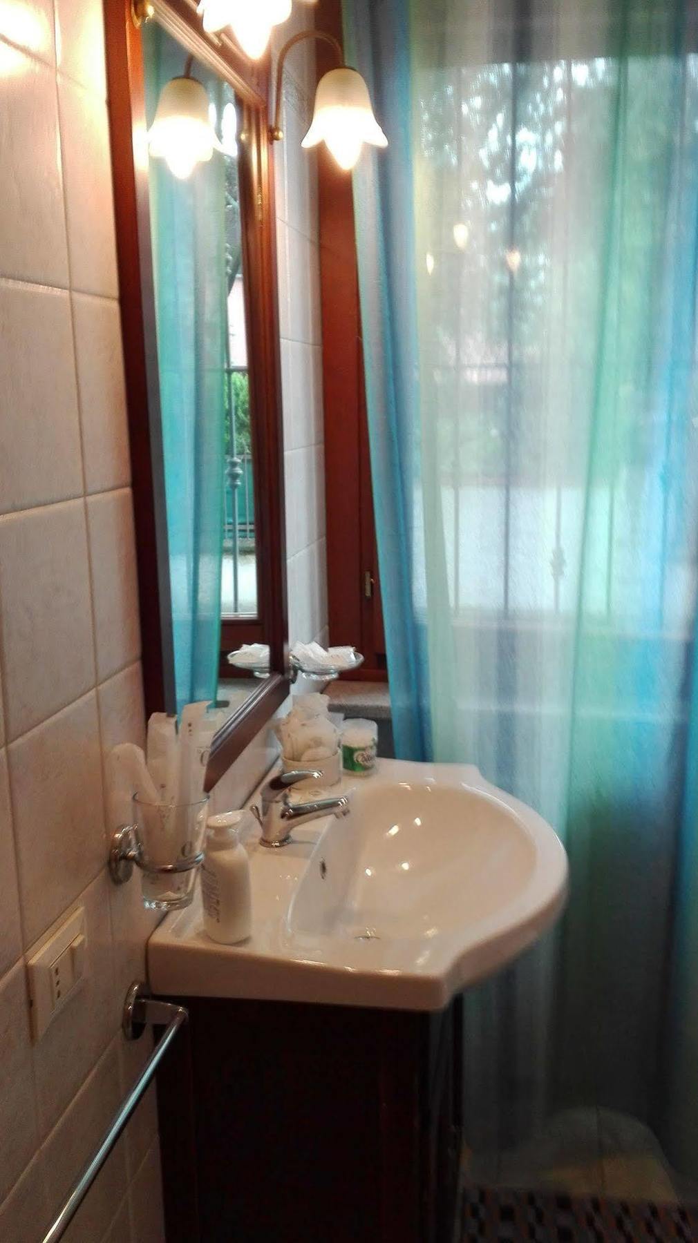 Residence Il Pino Σαρόνο Εξωτερικό φωτογραφία